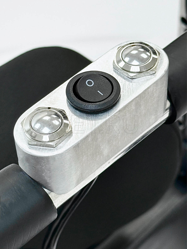 MET LIFTER 2 Кресло-коляска с электроприводом и лестничным подъемником  MET